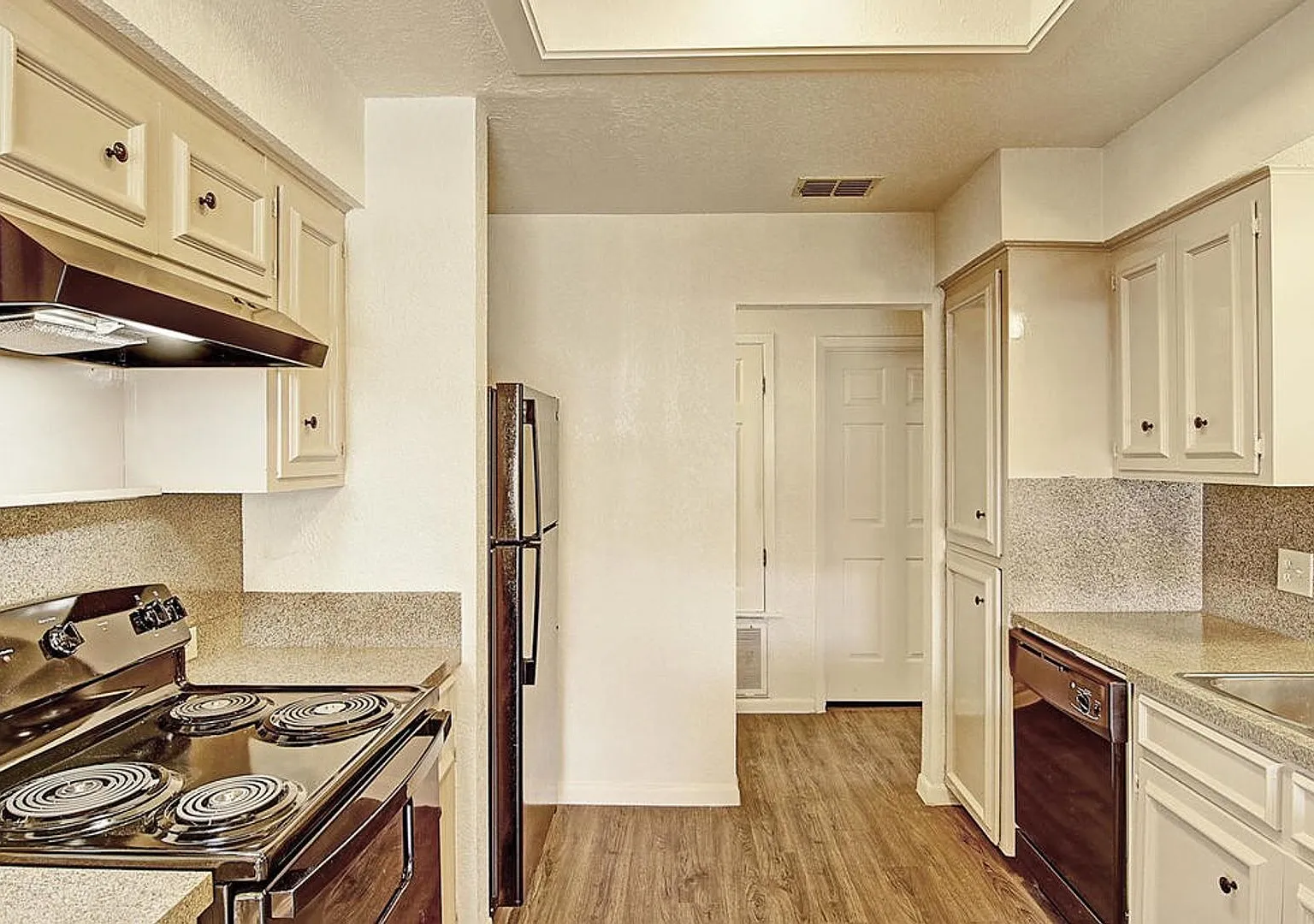 4305 Beard - 4/Bed 2/Bath - $2095/month — Photo 3