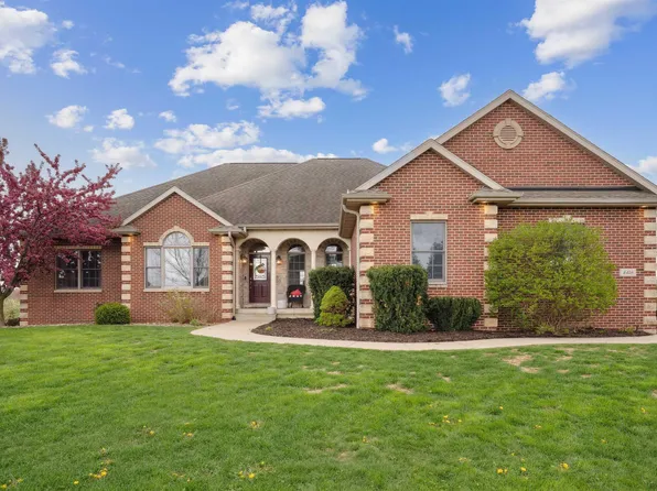 4416 Wynnewood Dr, Cedar Falls, IA 50613