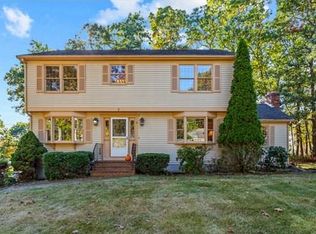 1 Rocky Knoll Dr, North Attleboro, MA 02760