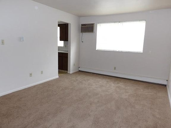 4th image of 972 Patricia Dr APT 1