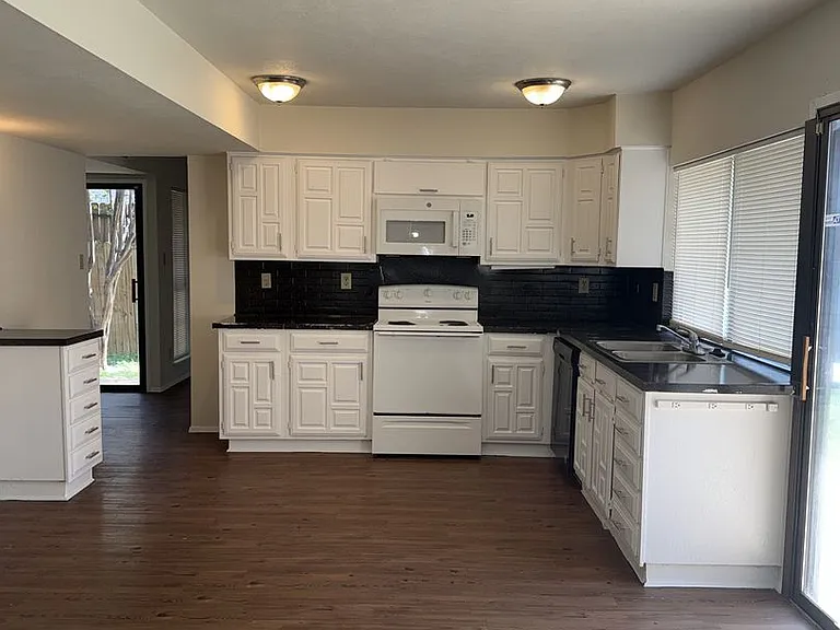 3905 Seven Gables St — Photo 8