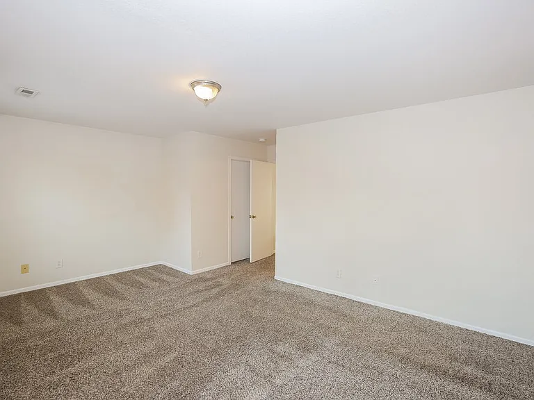 7322 Fox Point Dr — Photo 10