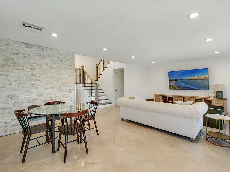 20111 Glacier Cir — Photo 32