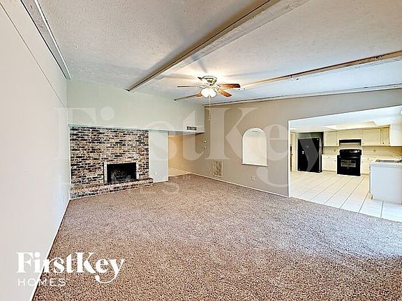 2nd image of 2211 Fairgreen Dr