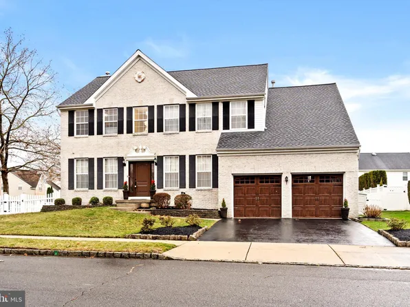 88 Equestrian Dr, Burlington, NJ 08016