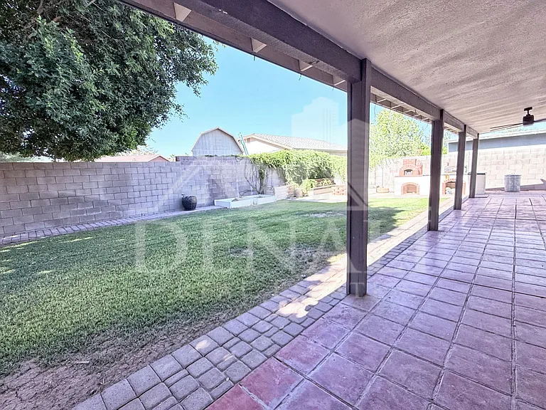 306 E Houston Ave — Photo 23