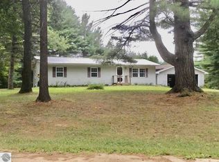545 W Maple Grove Rd, Farwell, MI 48622