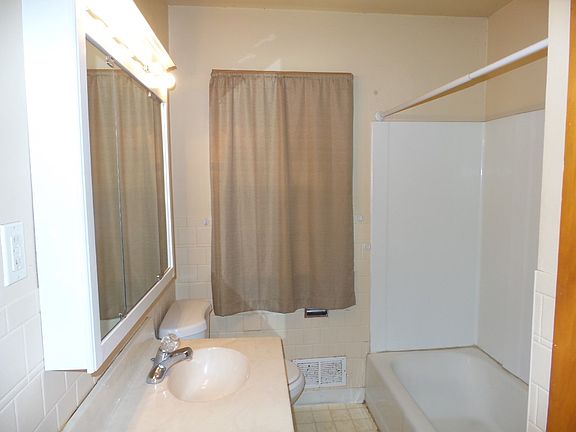 3rd image of 3026 Leech Ave