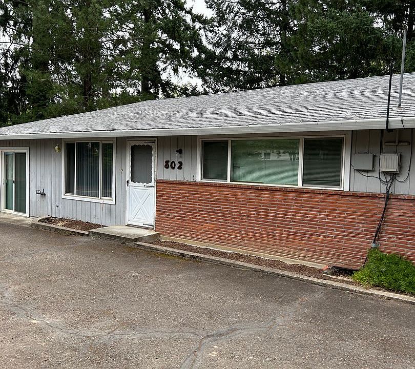 1st image of 802 SE Davis St #802