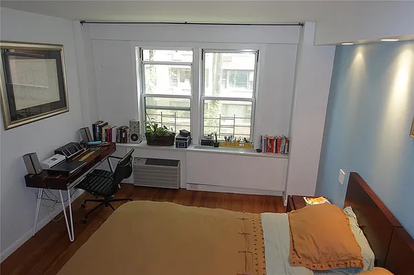 Sold by R New York | media 6