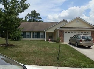 719 Hawthorn Ridge Dr, Whitsett, NC 27377