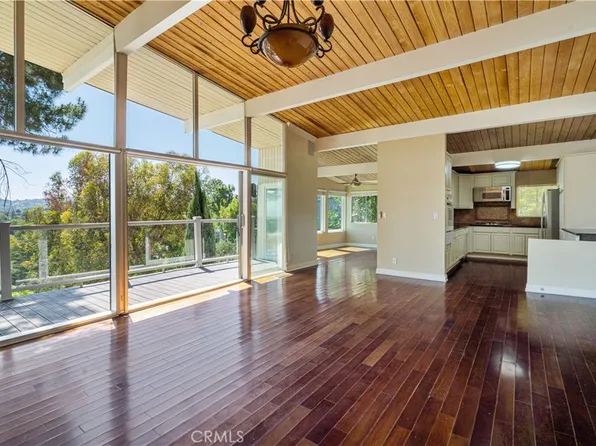 5102 Medina Rd, Woodland Hills, CA 91364