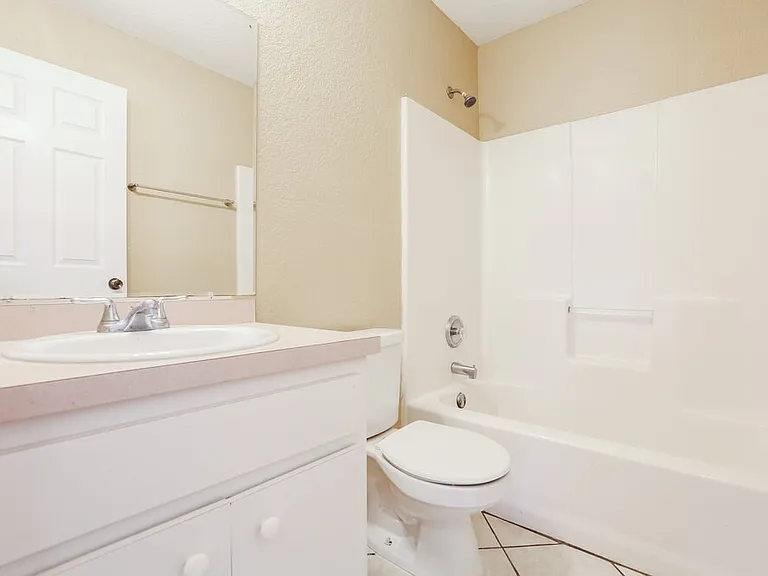 2429 Vedado St — Photo 10