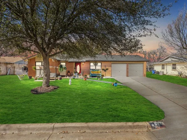 216 Smith St, Burleson, TX 76028