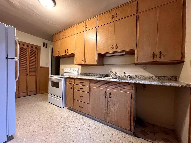 1416 N Main St — Photo 7