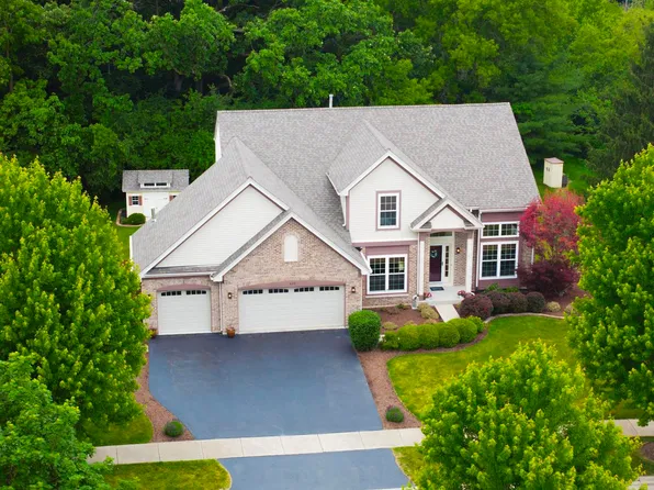 435 Oak Grove Cir, Wauconda, IL 60084