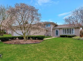 511 Jaquays St, Lockport, IL 60441