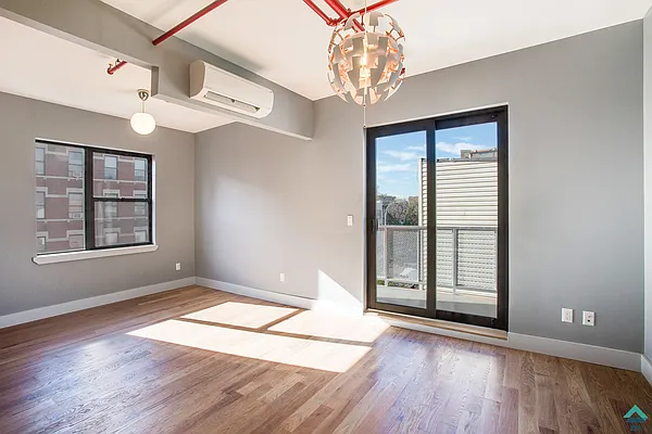 Rented by EXR | media 35