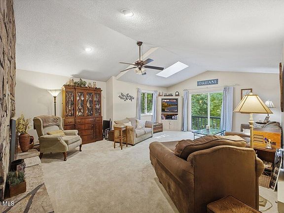 5th image of 54 Carriage Hill Road