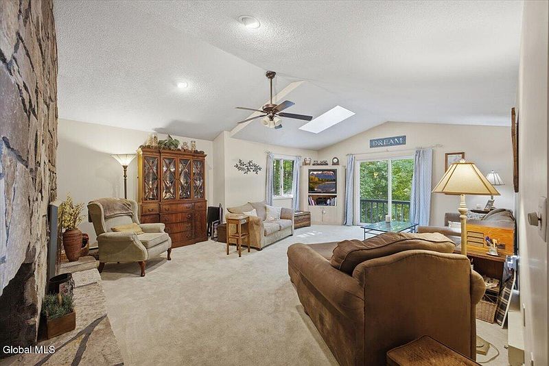 5th image of 54 Carriage Hill Road