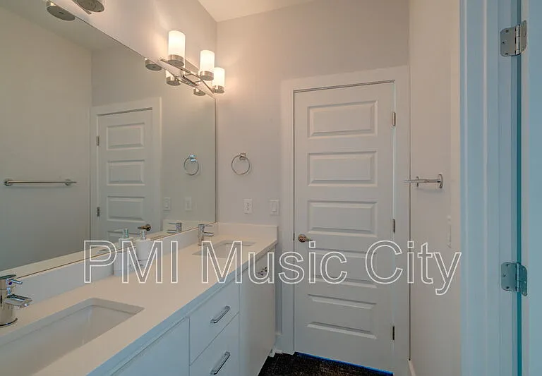 936 Southside Pl — Photo 32