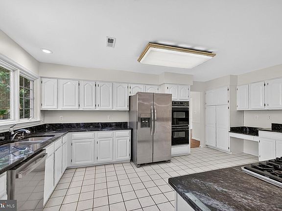 3rd image of 2951 Franklin Oaks Dr