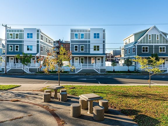 2nd image of 207 Clemente St