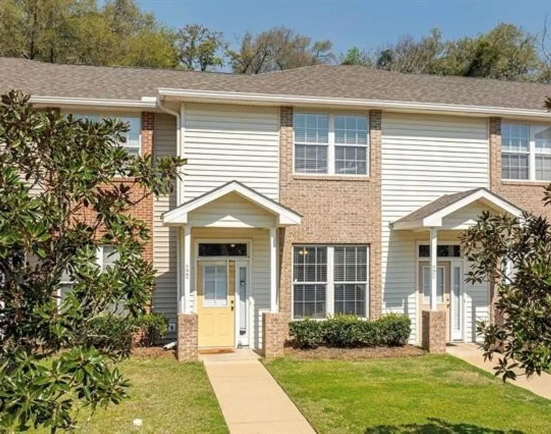 3 bed, 2.0 bath, 1368 sqft, $1,595 — Photo 1