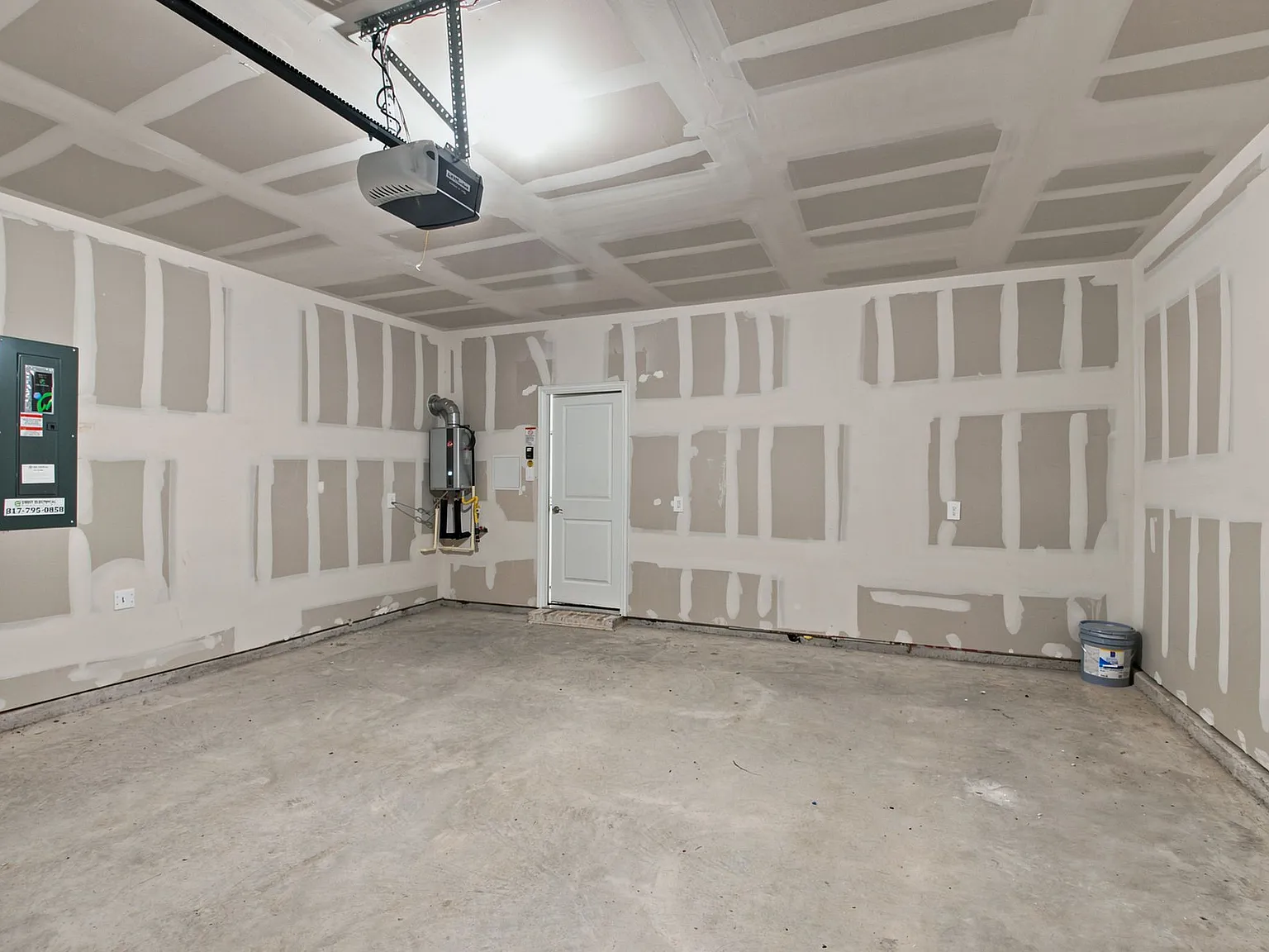 4 bed, 2337 sqft, $3,200 — Photo 4