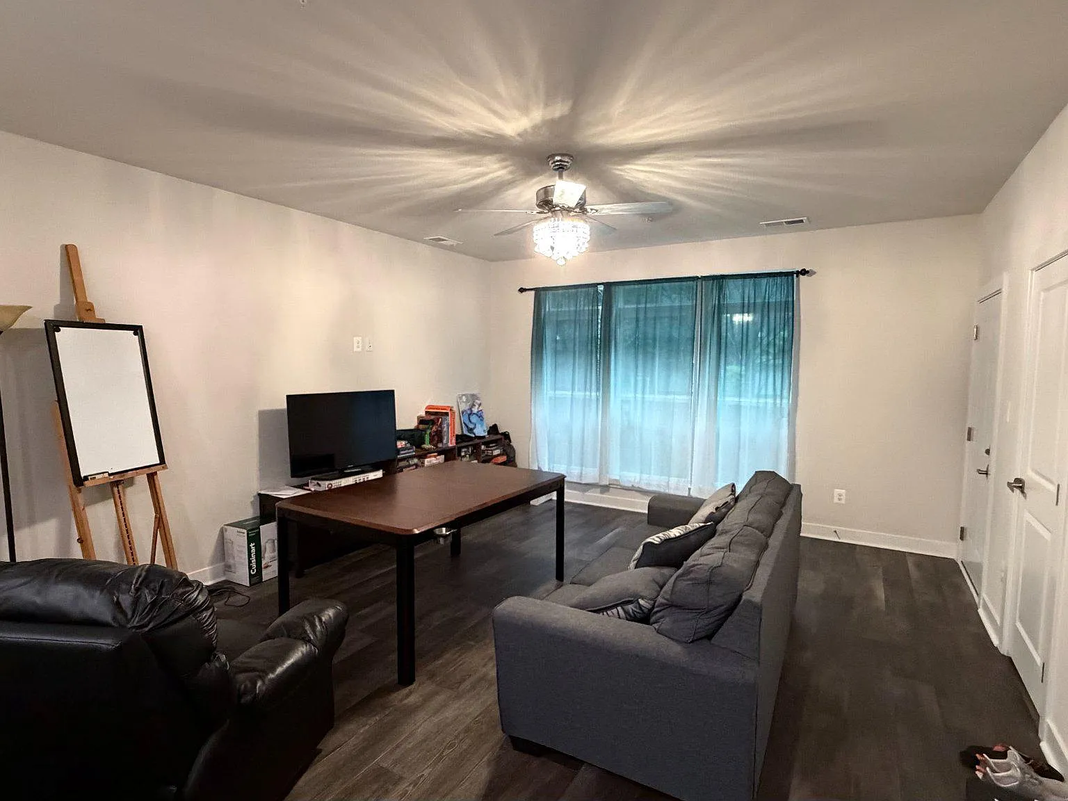 3 bed, 2.5 bath, 1824 sqft, $3,400 — Photo 3