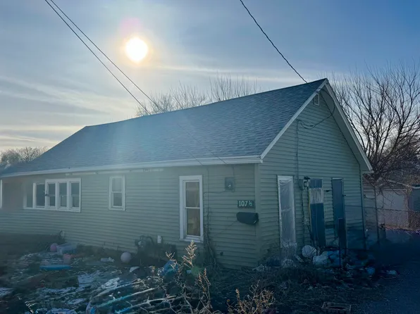 107 1/2 S 12th St, Marshalltown, IA 50158