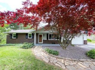 97 Red Coach Ln, Troy, IL 62294