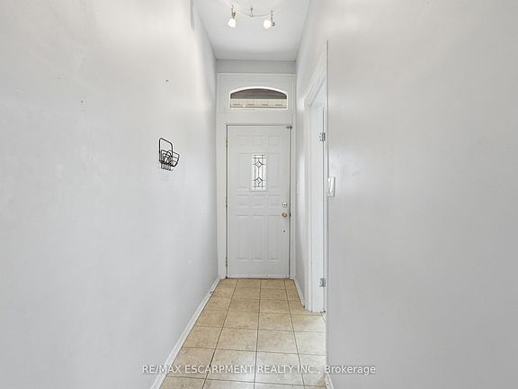4th image of 79 Murray St E