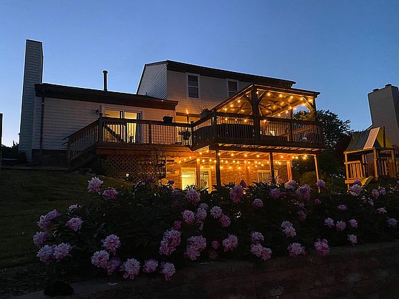 2nd image of 445 Lakes Edge Dr