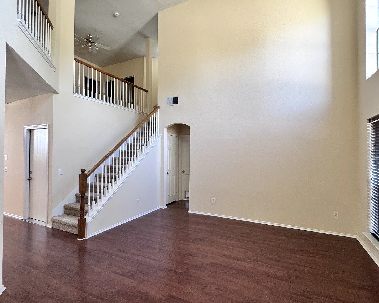 4 bed, 2296 sqft, $2,600 — Photo 3