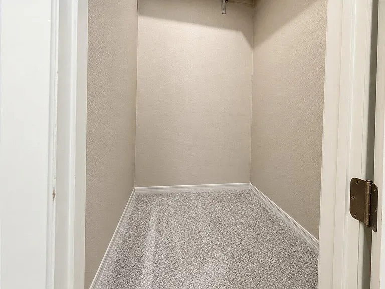 1105 Green Meadow Dr — Photo 11