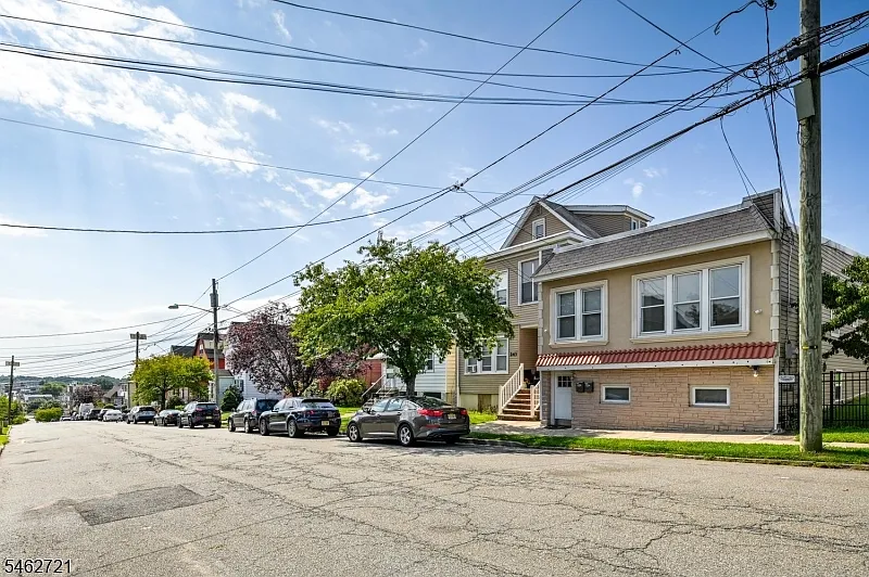 3 bed, 1.0 bath, $2,550 — Photo 2