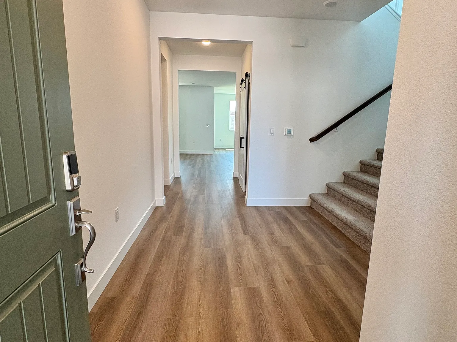 5 bed, 2950 sqft, $3,450 — Photo 2