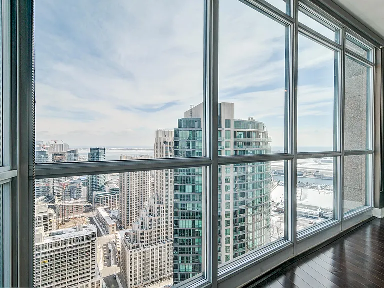 219 Fort York Blvd #LPH3702 — Photo 28