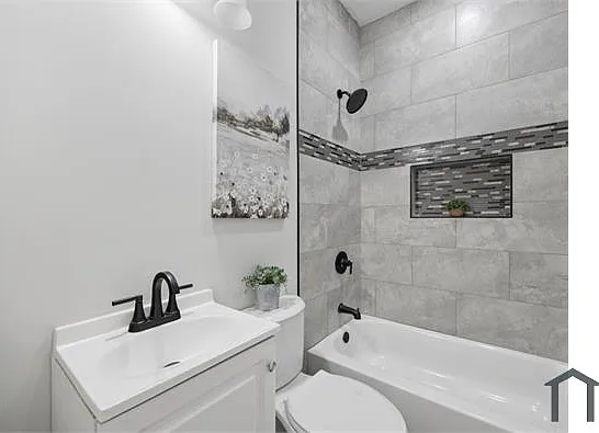 3 bed, 850 sqft, $2,100 — Photo 2