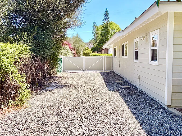 1537 McDonald Rd — Photo 15