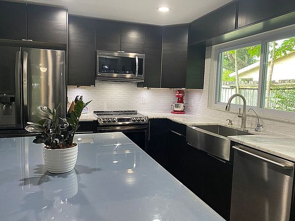 3rd image of 1605 Calamondin Ln W