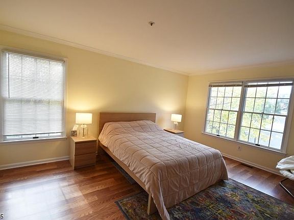5th image of 629 Fairfax Dr #629