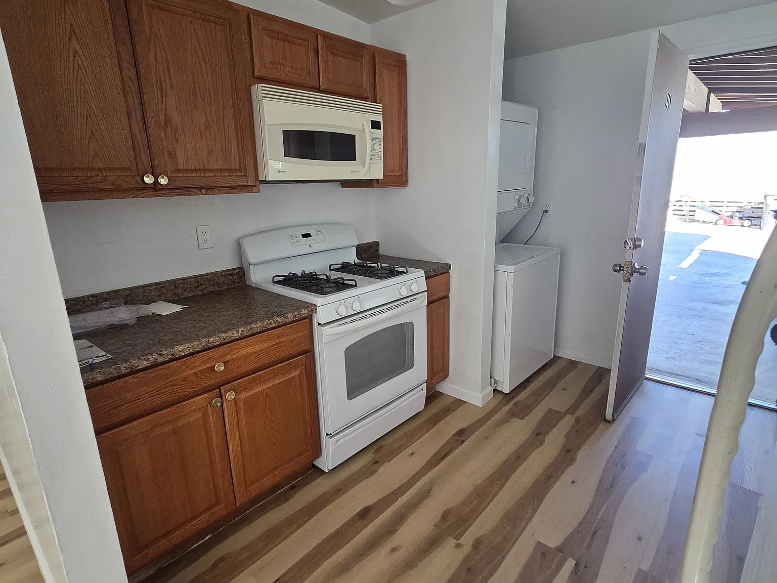 2 bed, 900 sqft, $1,300 — Photo 2