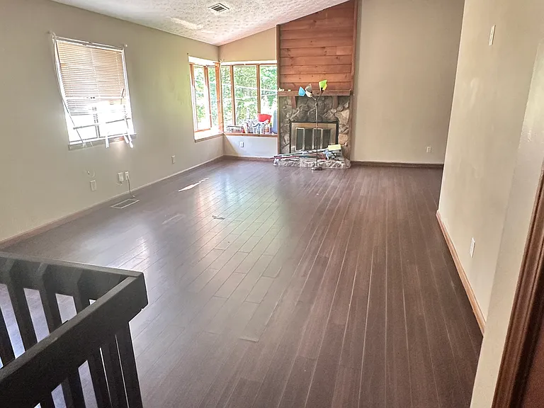 3335 Hillside Dr — Photo 8