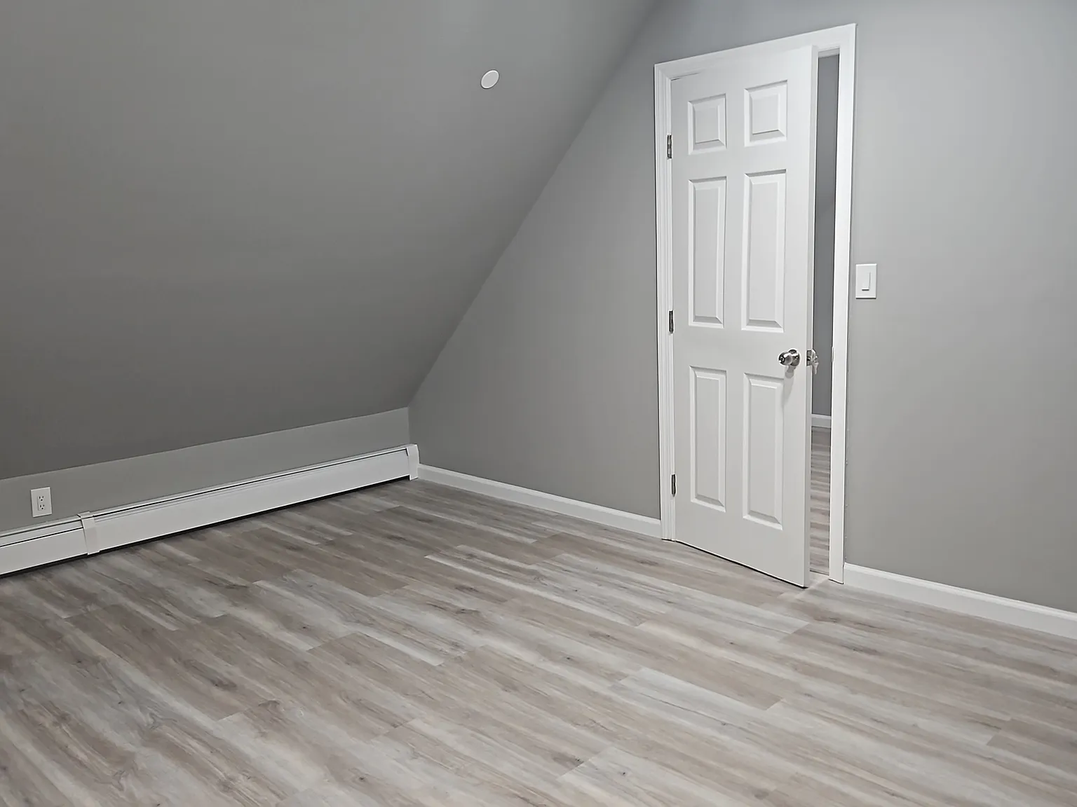 2 bed, 800 sqft, $1,700 — Photo 2