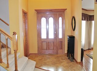 10N631 Williamsburg Dr, Elgin, IL 60124