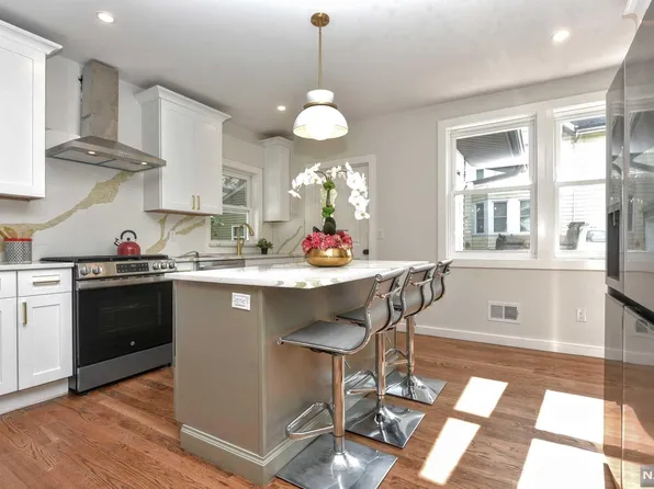 69 Wyckoff Ave, Waldwick, NJ 07463