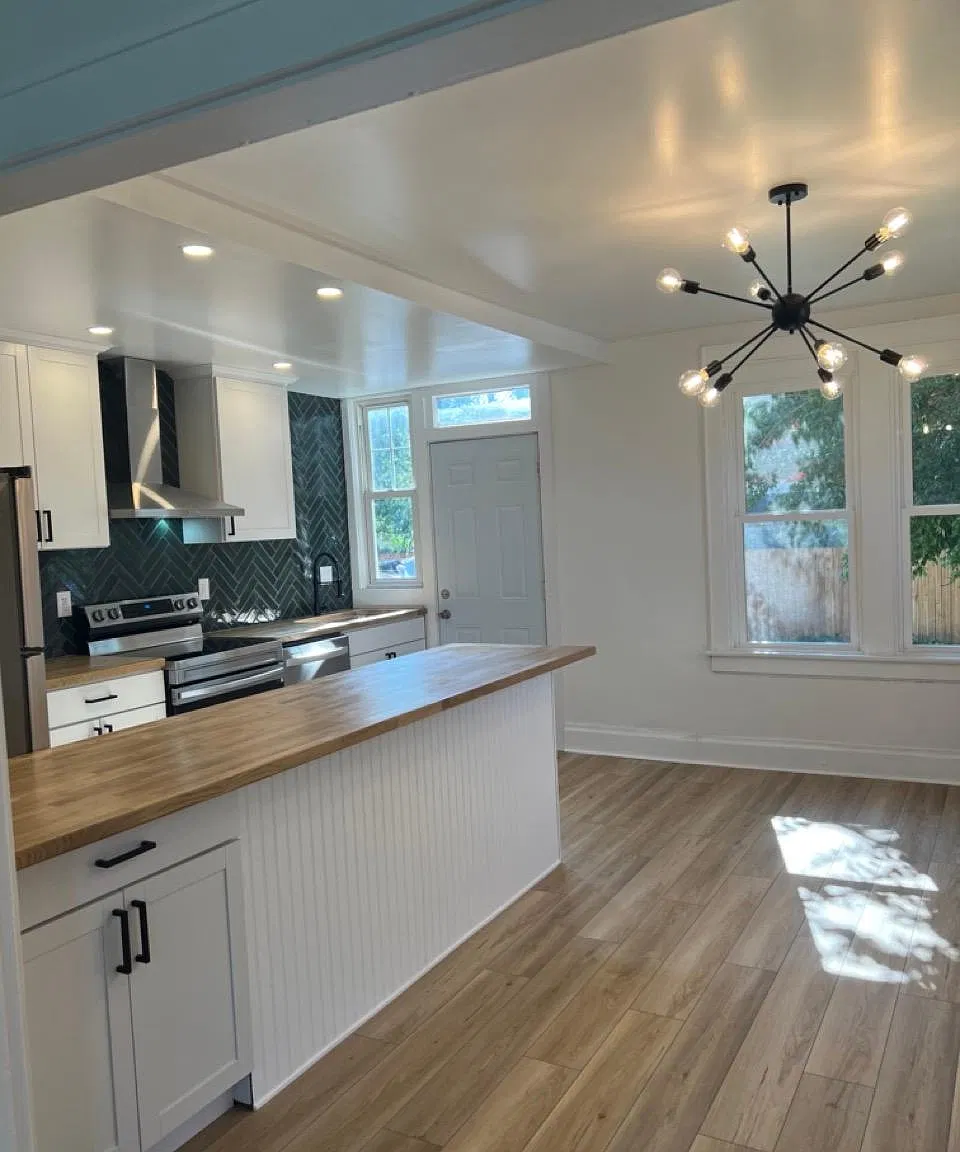 15 Whitethorne Ave — Photo 2