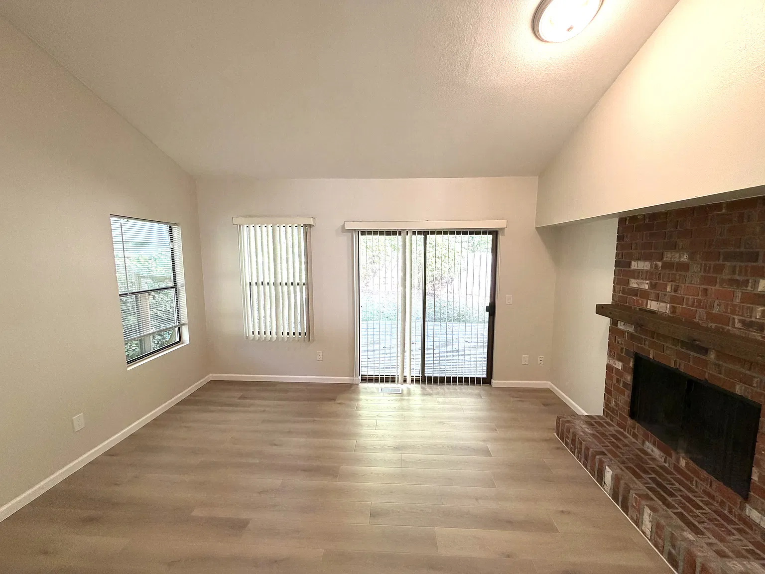 2 bed, 1.5 bath, 1065 sqft, $2,900 — Photo 3